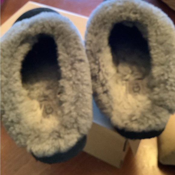 UGG WOMENS CLUGGETTE black and gray slippers - Picture 2 of 16